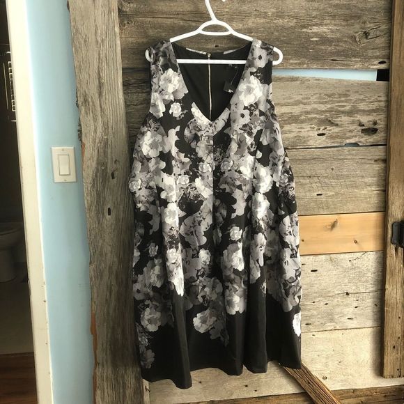 Lily Morgan Dresses & Skirts - Lily Morgan NWT plus size 2X Black and grey floral print A-line dress